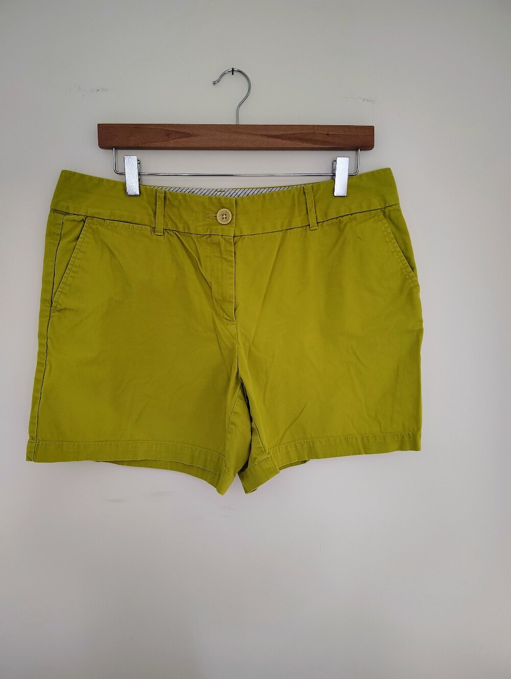 LOFT Riviera Shorts Size 12 Chartreuse Yellow-Green 6" Inseam